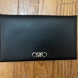 Brand New Michael Kors Empire Logo Large 3 in 1 wallet
